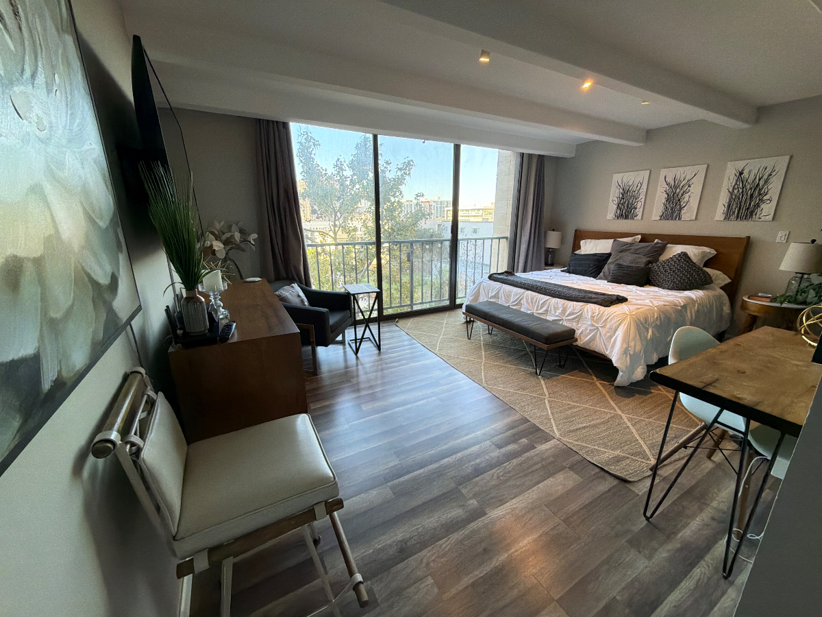 Downtown- Spacious Bright Condo in Ideal Location - Photo 4