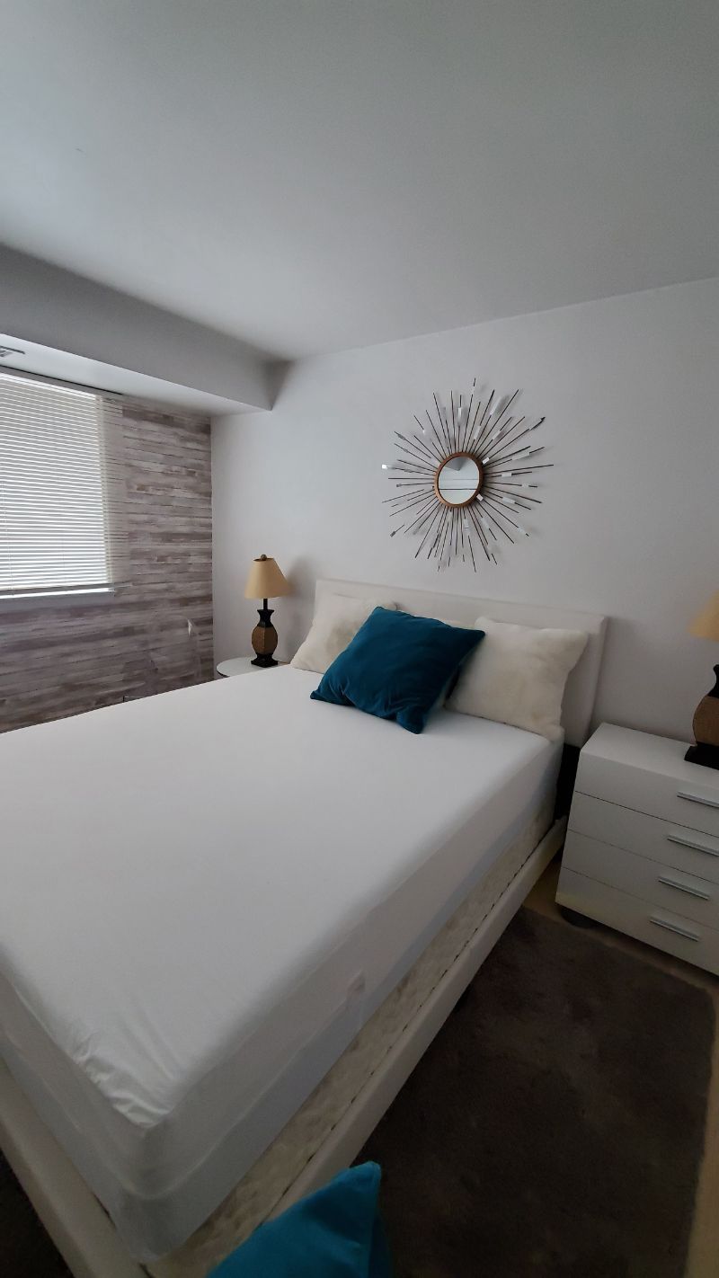412B Wifi -Smart TV- Free Parking- Turn-Key - Washer/Drier on site - No Pets B17