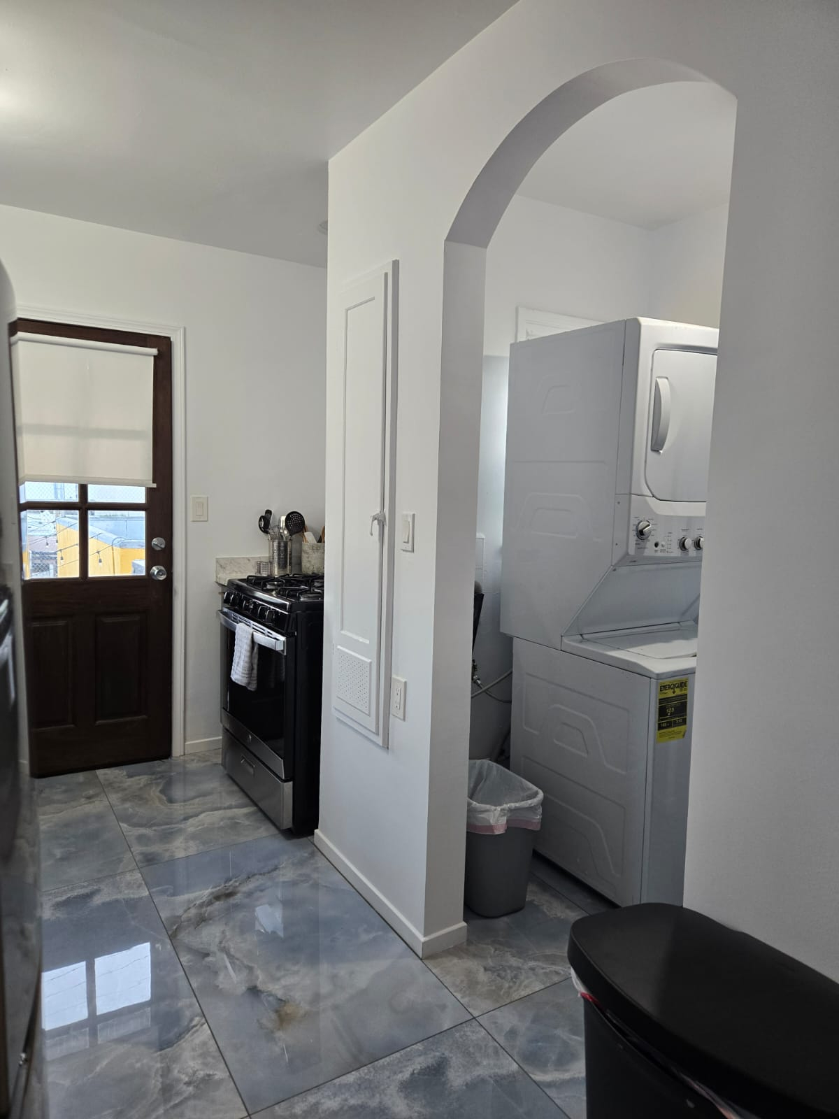 Beautiful, Spacious home in a quiet, central location - Photo 6