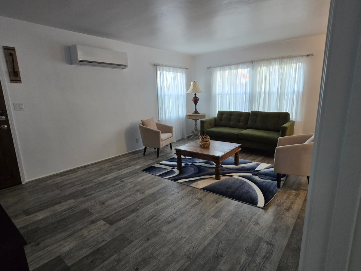 Beautiful, Spacious home in a quiet, central location - Photo 3