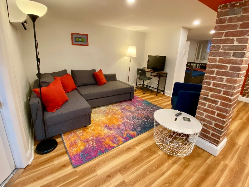 Your Cozy and Quiet Oasis in the City - Photo 8