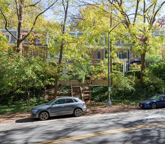 Your Cozy and Quiet Oasis in the City - Photo 4