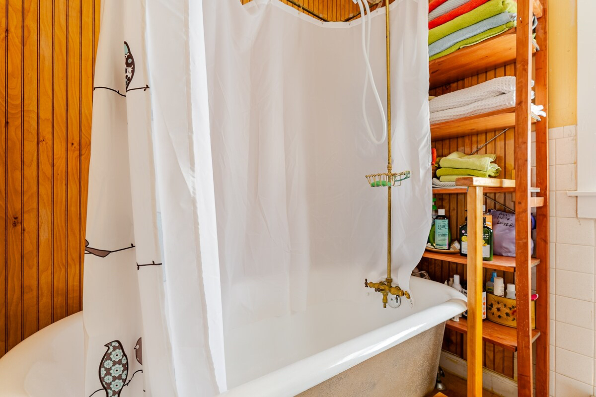 Charming Old North End Bungalow - Photo 6
