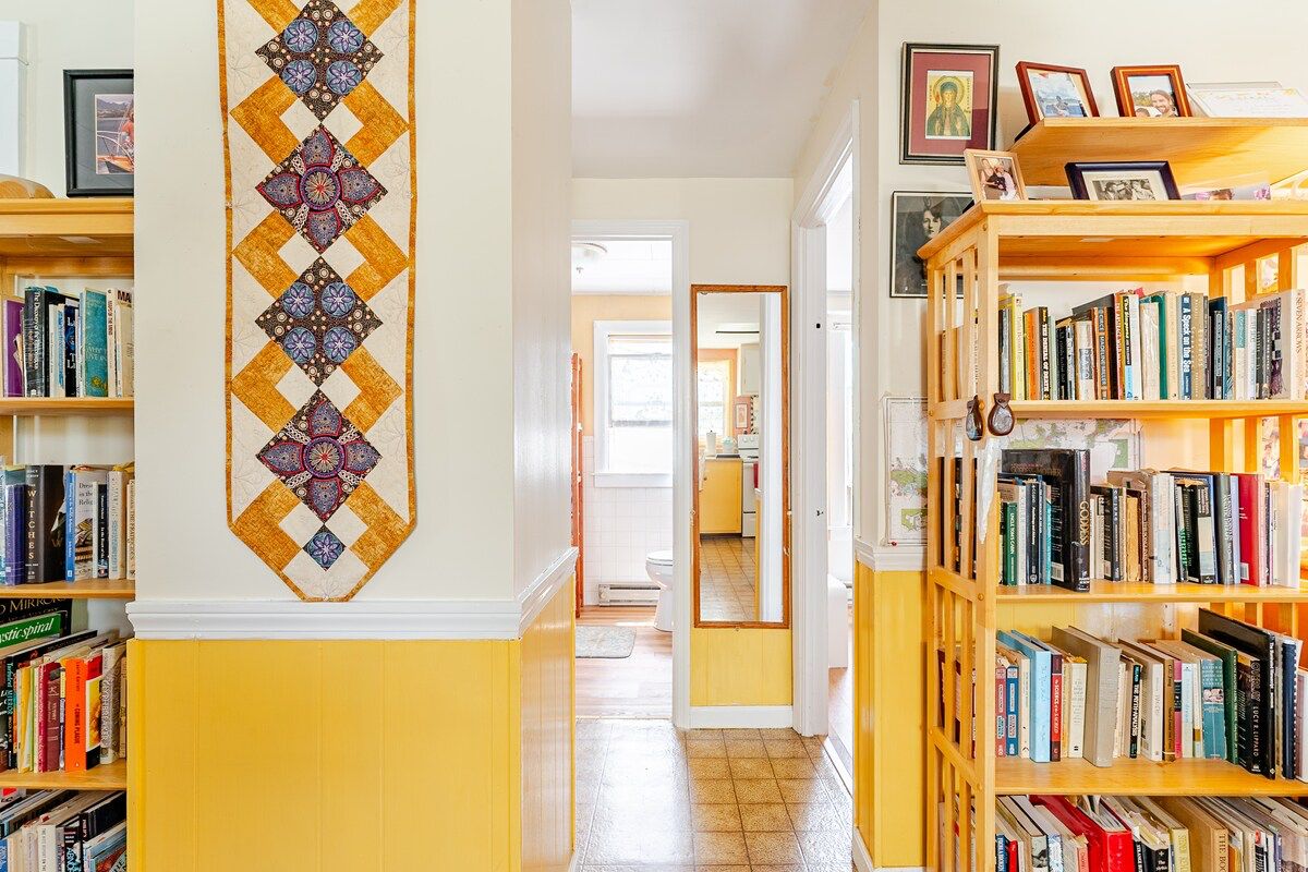 Charming Old North End Bungalow - Photo 4