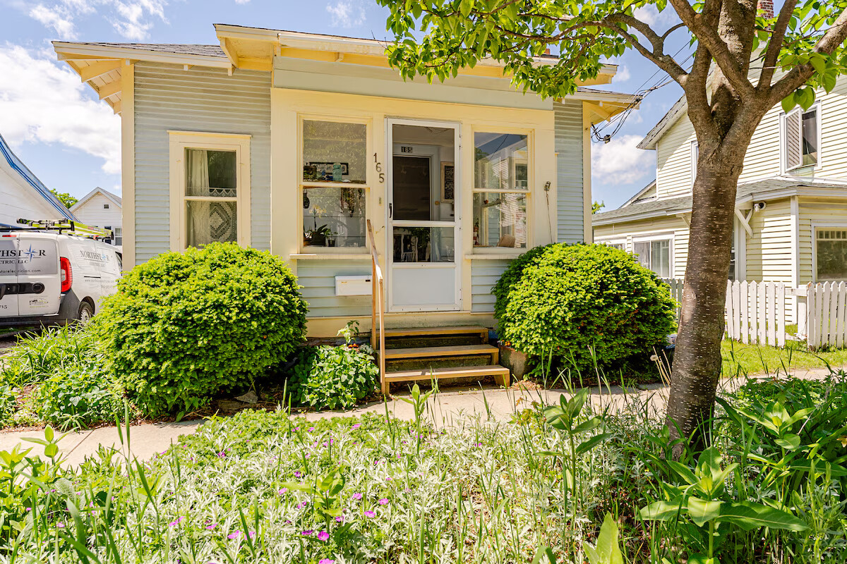 Charming Old North End Bungalow - Photo 11