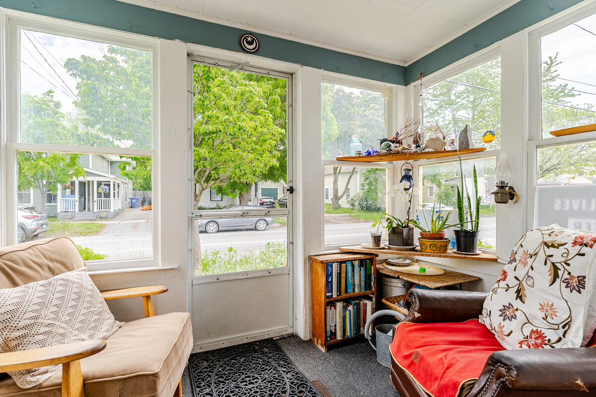Charming Old North End Bungalow - Photo 12