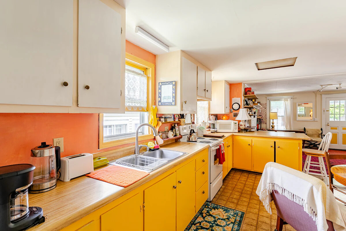 Charming Old North End Bungalow - Photo 2