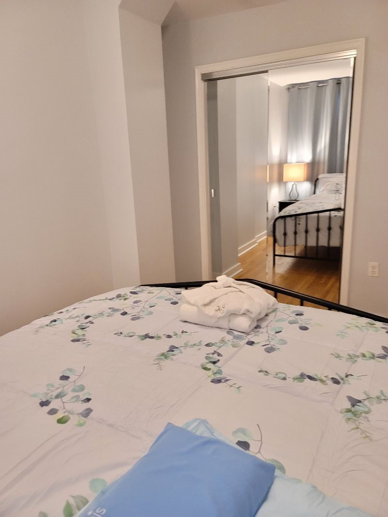 SWEET SPOT, CLOSE TO EVERYTHING,   EnSUITE W/D,    ENTIRE APT ,   PRVT ENTRANCE,    HUGE OUTDOOR SPA - Photo 10