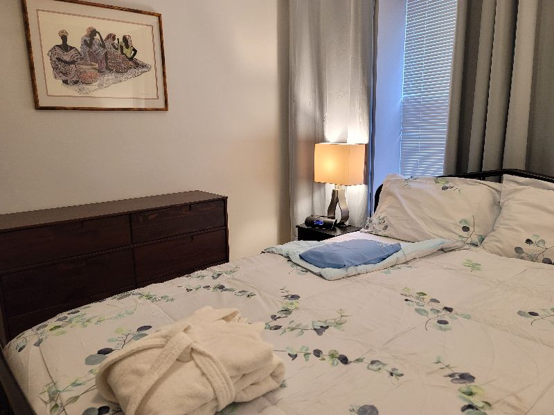 SWEET SPOT, CLOSE TO EVERYTHING,   EnSUITE W/D,    ENTIRE APT ,   PRVT ENTRANCE,    HUGE OUTDOOR SPA - Photo 9