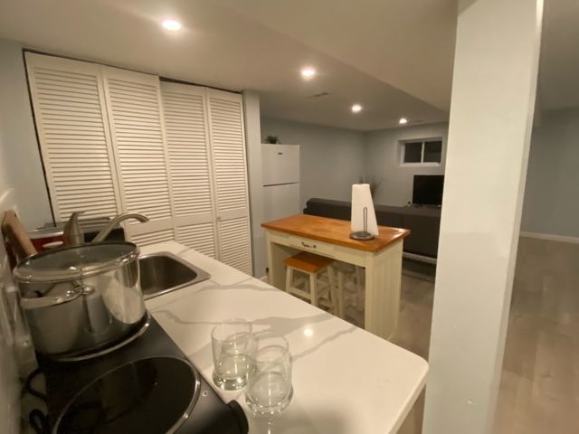 Fully furnished basement apartment in a traditional DC row home with metro access to area hospitals - Photo 2