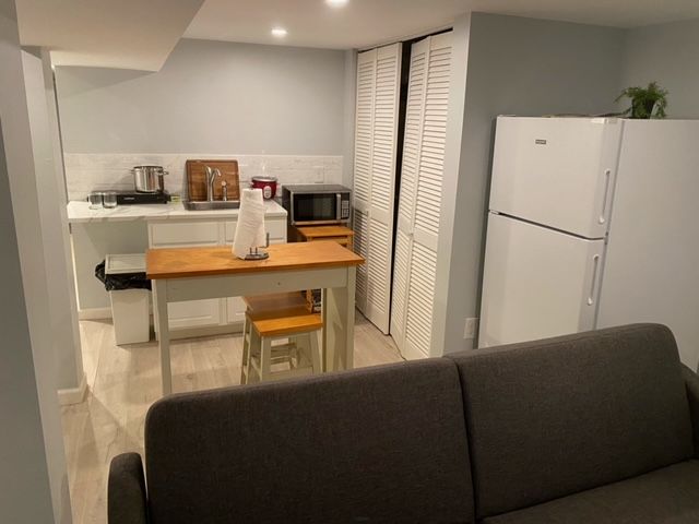 Fully furnished basement apartment in a traditional DC row home with metro access to area hospitals - Photo 4