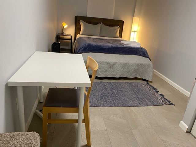 Fully furnished basement apartment in a traditional DC row home with metro access to area hospitals - Photo 5