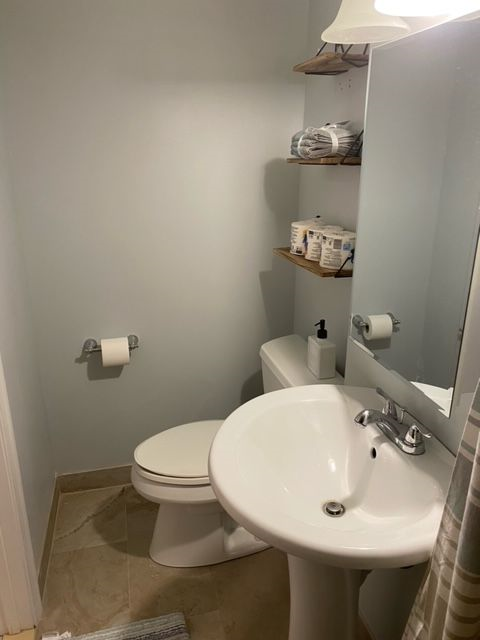 Fully furnished basement apartment in a traditional DC row home with metro access to area hospitals - Photo 7
