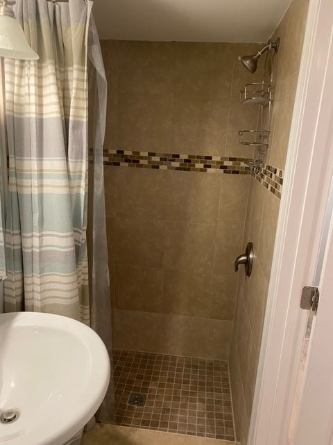 Fully furnished basement apartment in a traditional DC row home with metro access to area hospitals - Photo 8