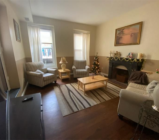 Ridgley's Hideaway. Two Bedrooms / Rooftop Deck
