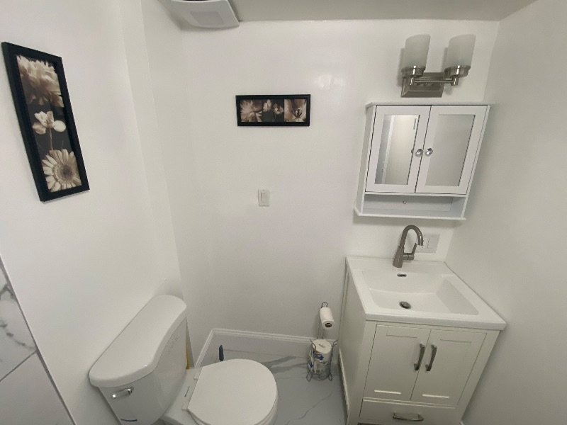 Ridgewood 2BR/1BTH in Brownstone - Photo 2