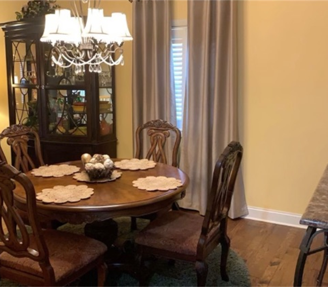 Cozy, quiet 3 bedroom home in Morningside Estates within 4 miles of both local hospitals. - Photo 4