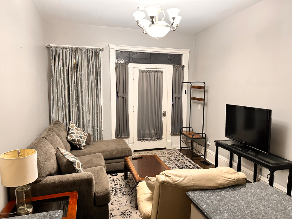 1576 Lee St E Apt B - 1 bed 1 bath first floor apartment, dedicated W/D, off-street parking, all-inc - Photo 6
