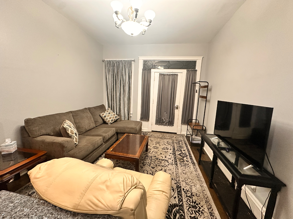 1576 Lee St E Apt B - 1 bed 1 bath first floor apartment, dedicated W/D, off-street parking, all-inc - Photo 11