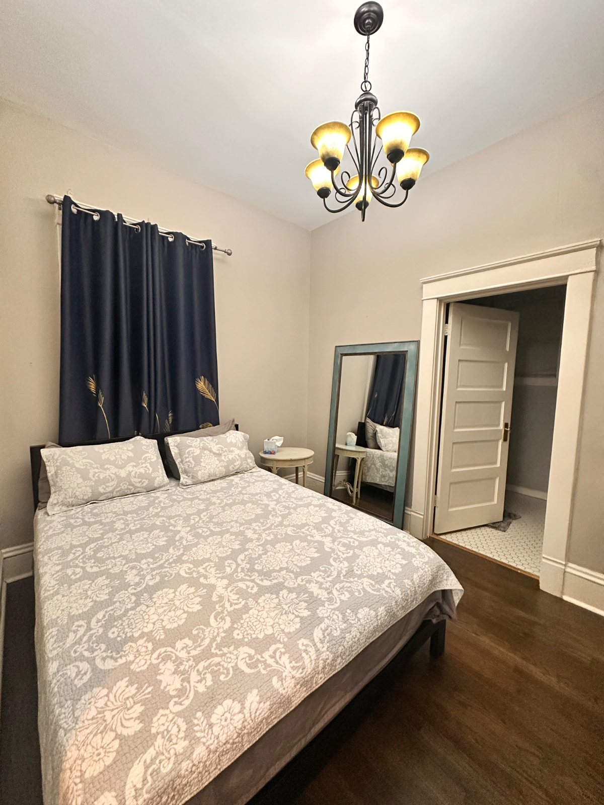 1576 Lee St E Apt B - 1 bed 1 bath first floor apartment, dedicated W/D, off-street parking, all-inc - Photo 12
