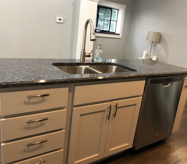 1576 Lee St E Apt B - 1 bed 1 bath first floor apartment, dedicated W/D, off-street parking, all-inc - Photo 4