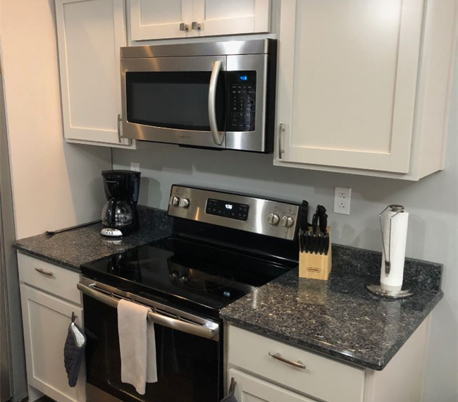 1576 Lee St E Apt B - 1 bed 1 bath first floor apartment, dedicated W/D, off-street parking, all-inc - Photo 2