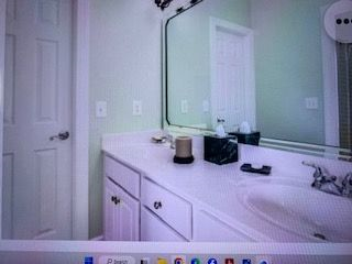 PRIVATE ENTRY,  LARGE PRIVATE BEDROOM, BATH ... - Photo 2