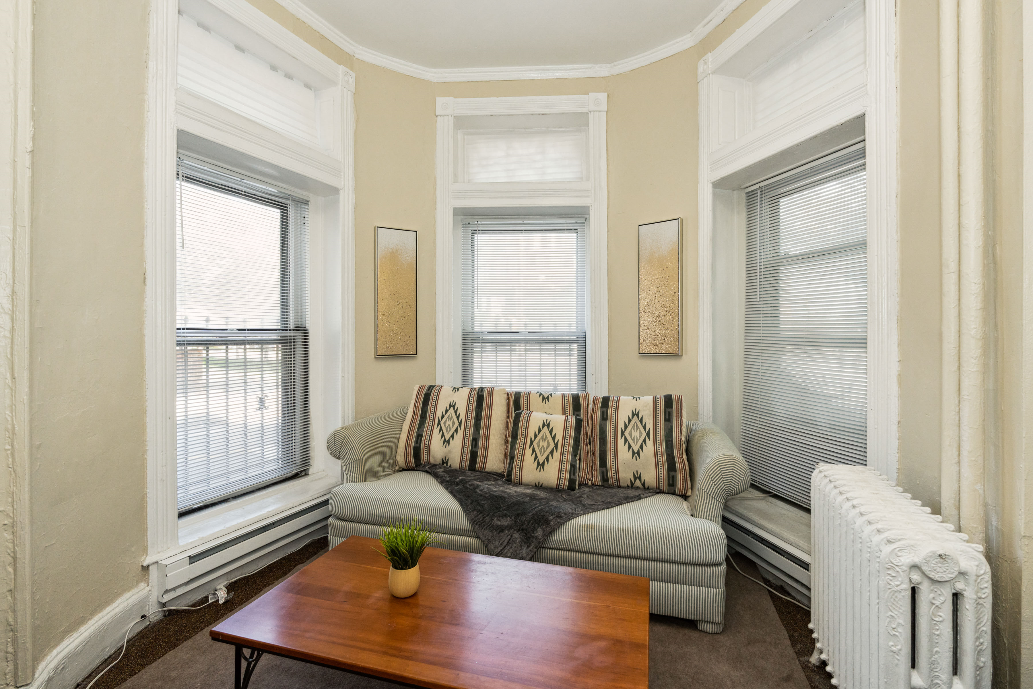 Private Apt in Safe Community First Floor Front