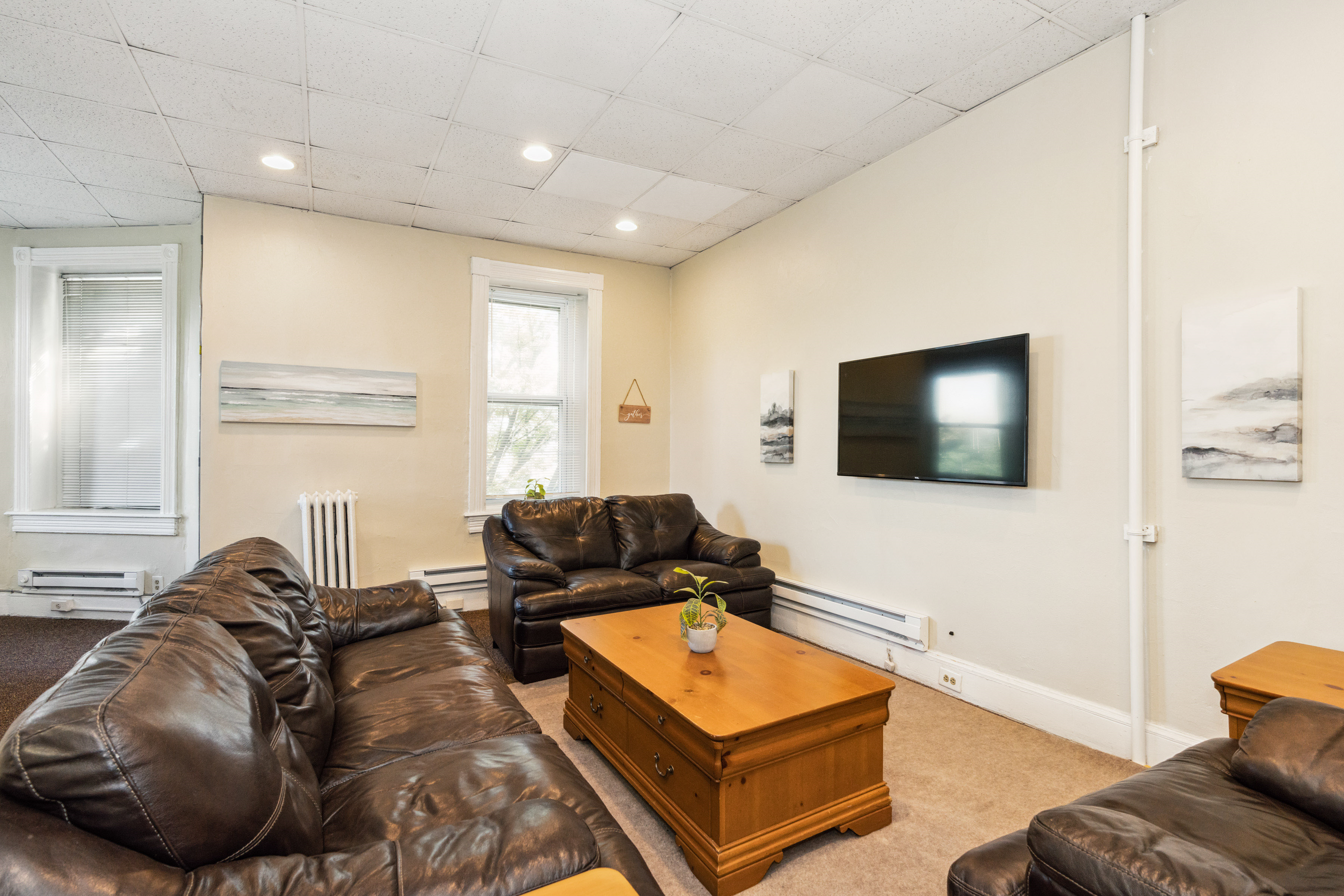 Private Apt in Safe Community Third Floor Front