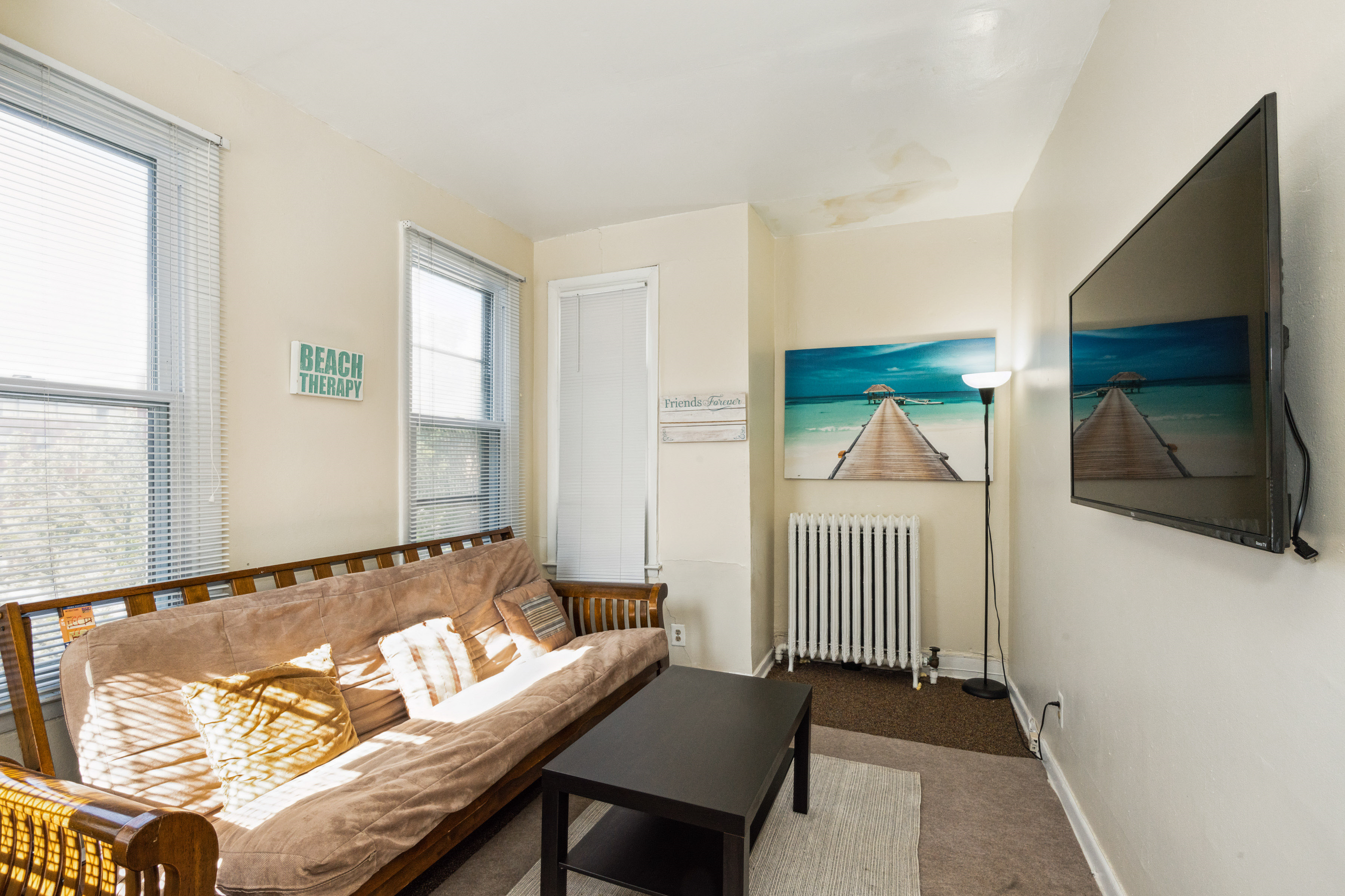 Private Apt in Safe Community Third Floor Rear