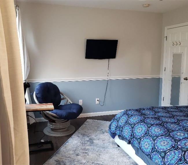 Private room just minutes from ECU Health Medical Center - Photo 8