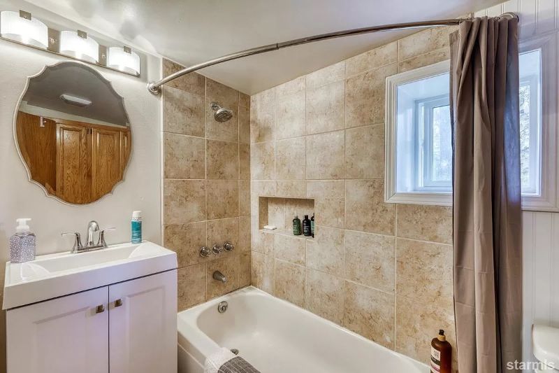 1 Bed/Bath Upper Apartment