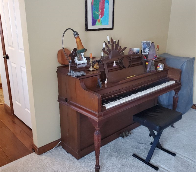 Pretty and Cozy House. Private, large attic bedroom AVAILABLE JUNE 1ST. SEEKING 1 HOUSEMATE to shar - Photo 2