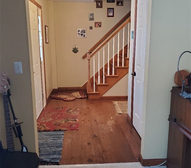 Pretty and Cozy House. Private, large attic bedroom AVAILABLE JUNE 1ST. SEEKING 1 HOUSEMATE to shar - Photo 3