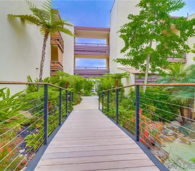 OASIS RETREAT 1Bed/1Bath Condo in Mission Valley, Free Parking, Pool & Hot tub, Full Kitchen, Bathtub - Photo 4