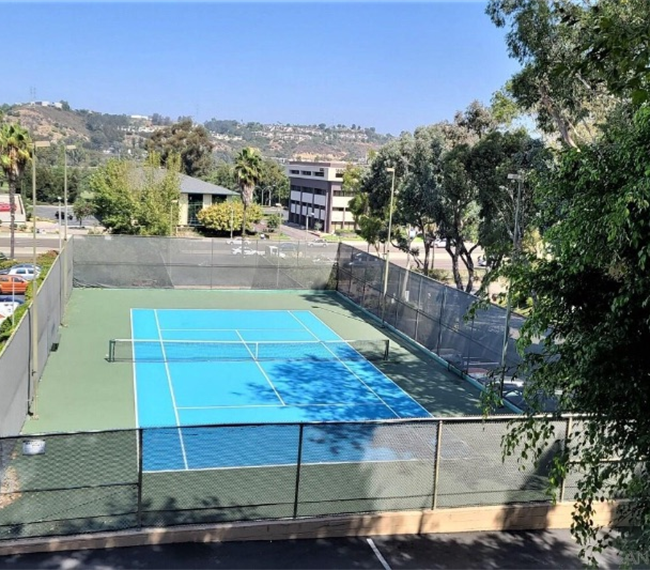 OASIS RETREAT 1Bed/1Bath Condo in Mission Valley, Free Parking, Pool & Hot tub, Full Kitchen, Bathtub - Photo 6