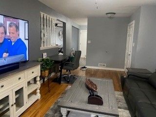 Totally Remodeled, Newly Furnished 3bd Bungalow near hospital - Photo 3