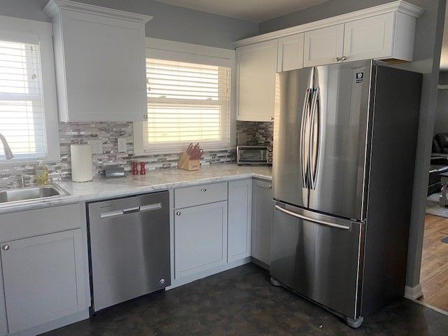 Totally Remodeled, Newly Furnished 3bd Bungalow near hospital - Photo 5