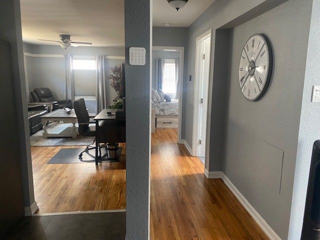 Totally Remodeled, Newly Furnished 3bd Bungalow near hospital - Photo 8