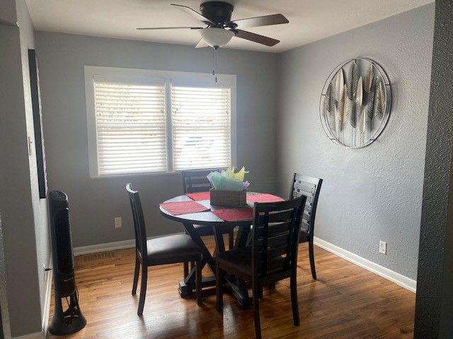 Totally Remodeled, Newly Furnished 3bd Bungalow near hospital - Photo 9