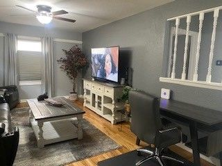 Totally Remodeled, Newly Furnished 3bd Bungalow near hospital - Photo 2