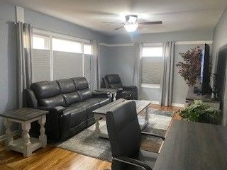 Totally Remodeled, Newly Furnished 3bd Bungalow near hospital - Photo 3