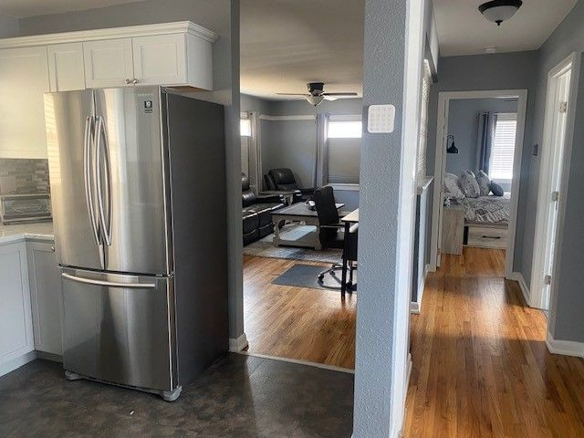 Totally Remodeled, Newly Furnished 3bd Bungalow near hospital - Photo 7