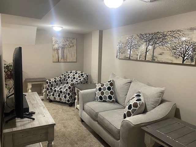 Totally Remodeled, Newly Furnished 3bd Bungalow near hospital - Photo 3