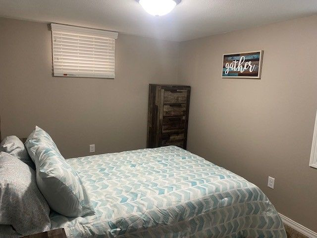 Totally Remodeled, Newly Furnished 3bd Bungalow near hospital - Photo 5