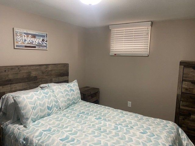 Totally Remodeled, Newly Furnished 3bd Bungalow near hospital - Photo 6