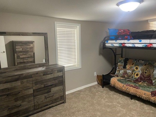Totally Remodeled, Newly Furnished 3bd Bungalow near hospital - Photo 11
