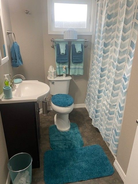 Totally Remodeled, Newly Furnished 3bd Bungalow near hospital - Photo 8