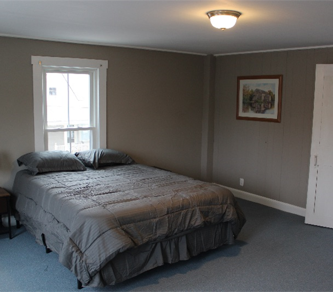 Newly renovated three bedroom apartment near UVM Berlin location - Photo 3
