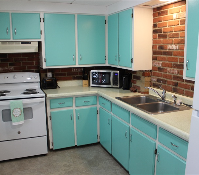 Newly renovated three bedroom apartment near UVM Berlin location - Photo 5